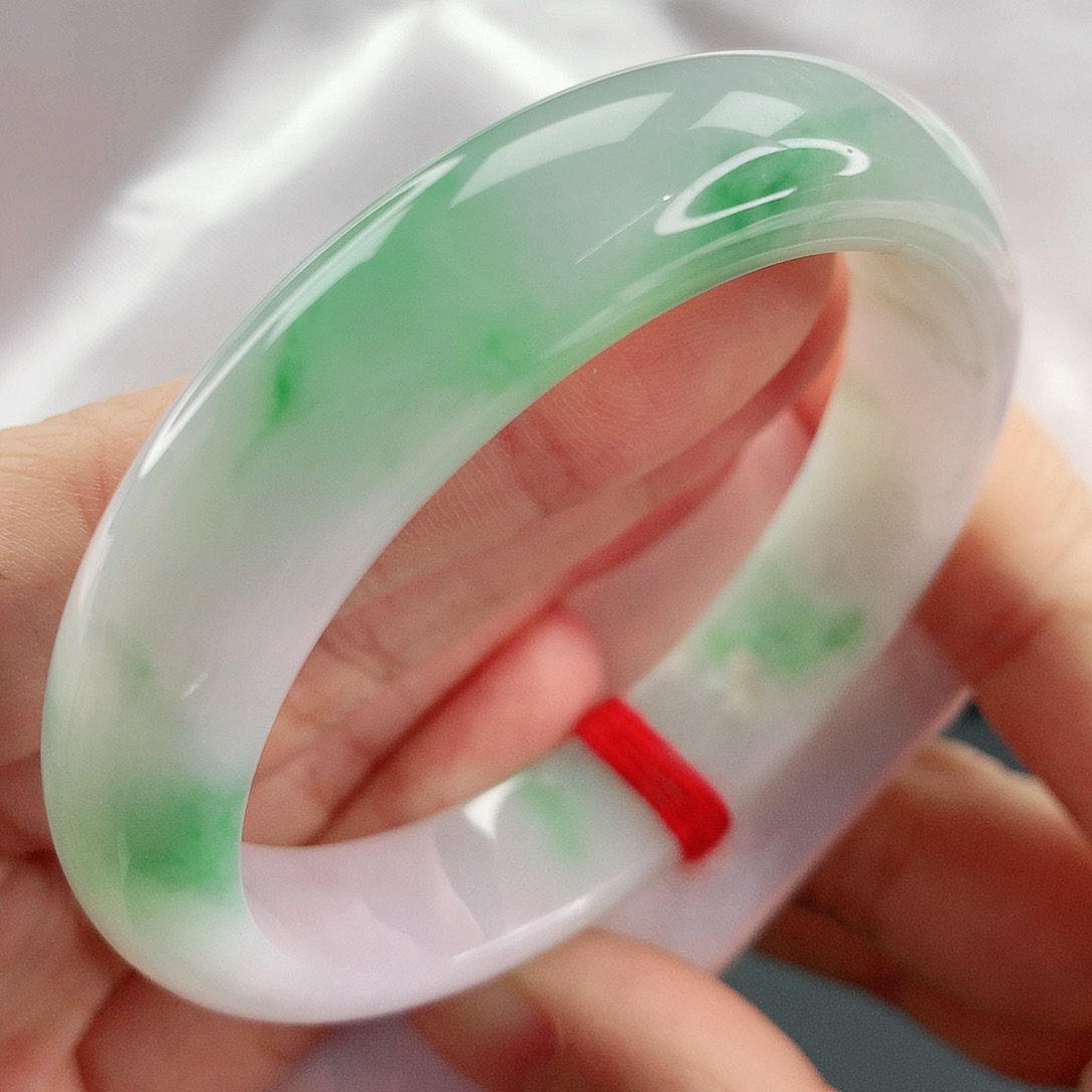 翡翠手镯未镶嵌，050