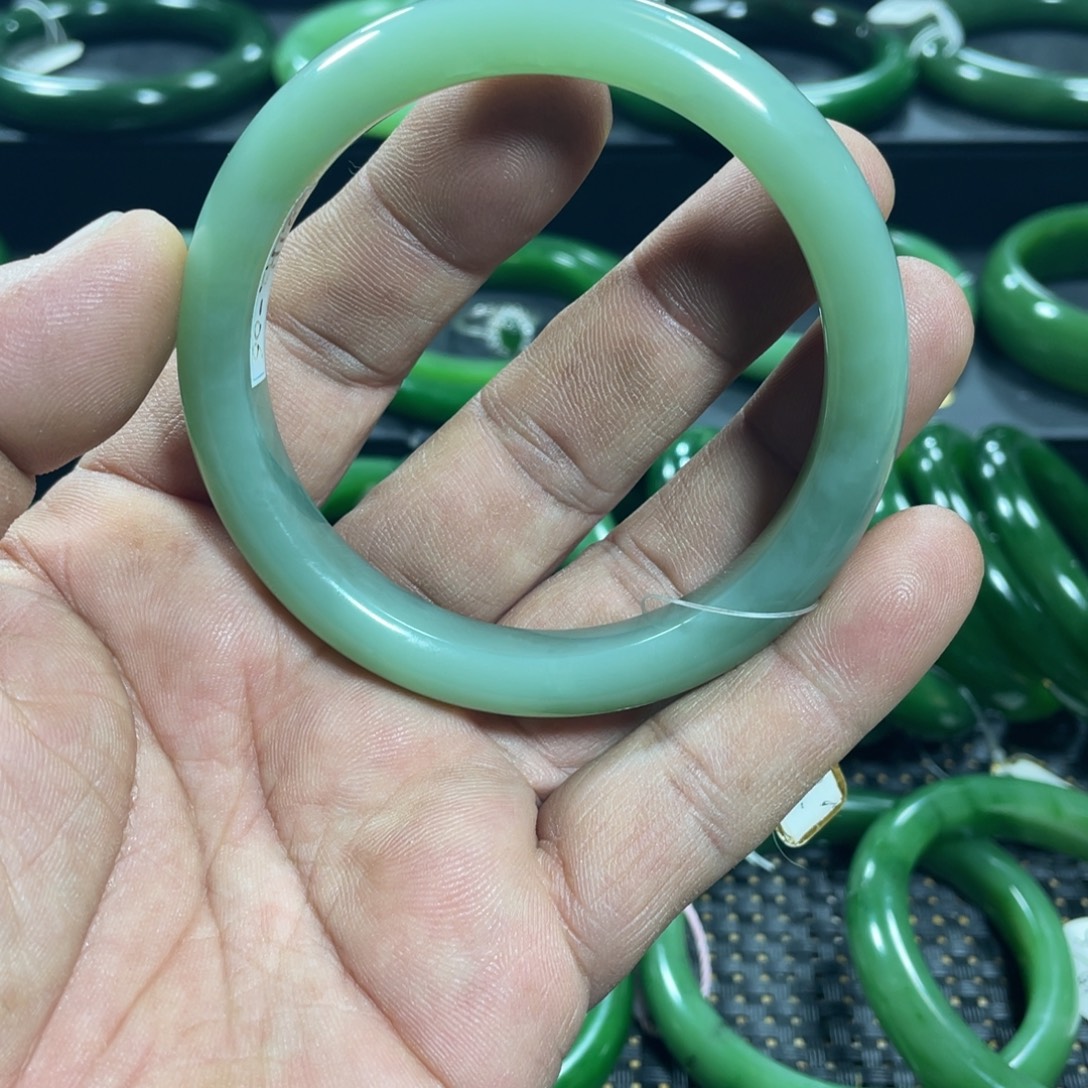 和田玉（碧玉）未镶嵌手镯