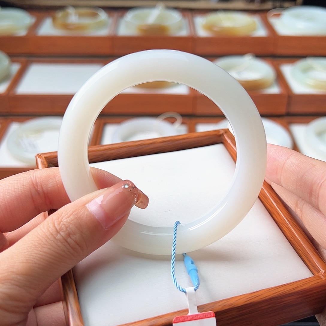 和田玉手镯未镶嵌57