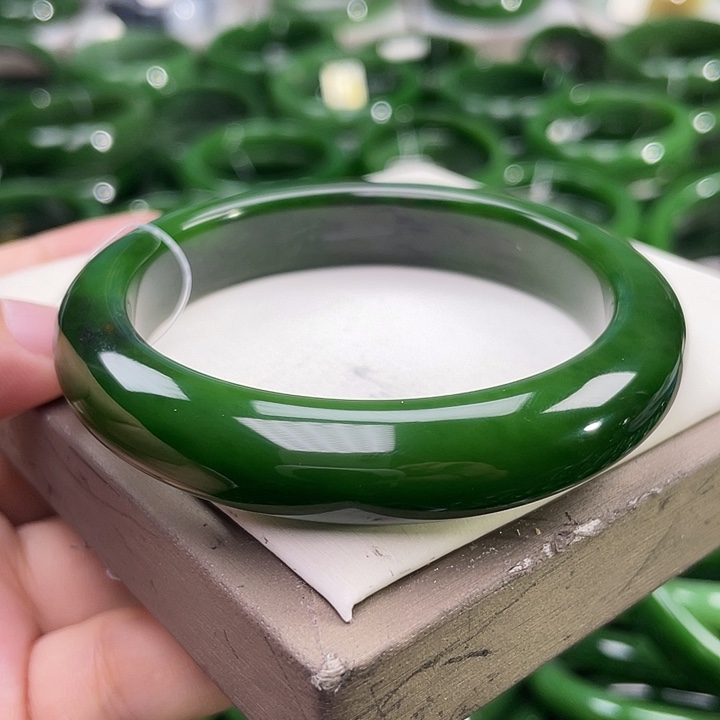 未镶嵌手镯和田玉（碧玉）