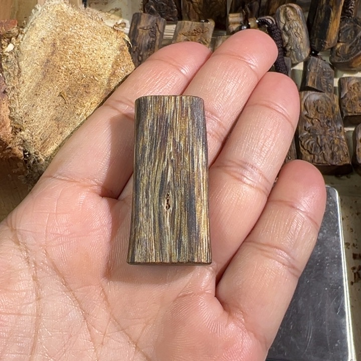 沉香吊坠棋楠沉香乌身吊坠4.8克