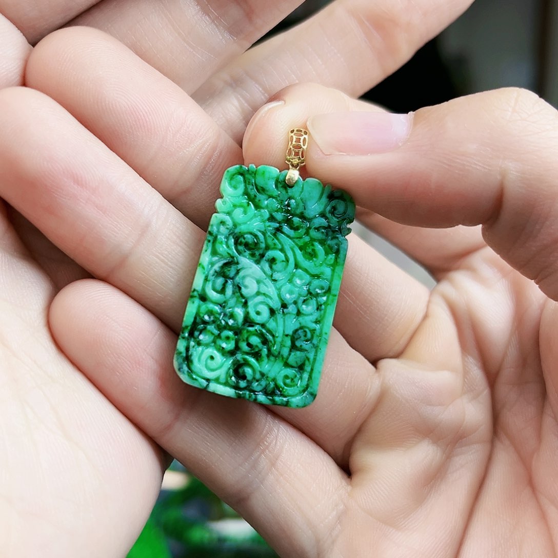 翡翠颈饰18K金镶嵌吊坠