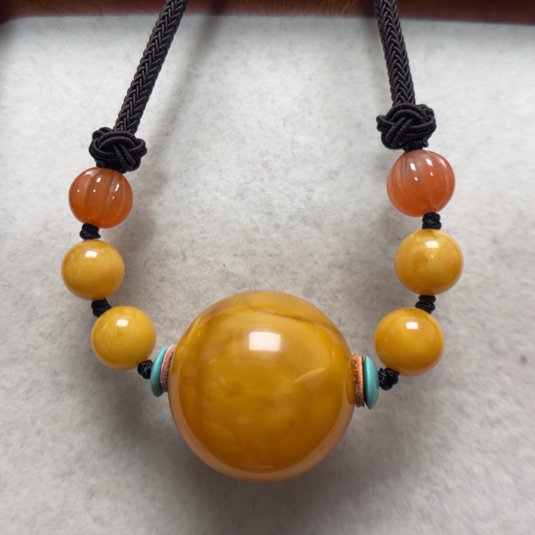 蜜蜡未镶嵌项链锁骨