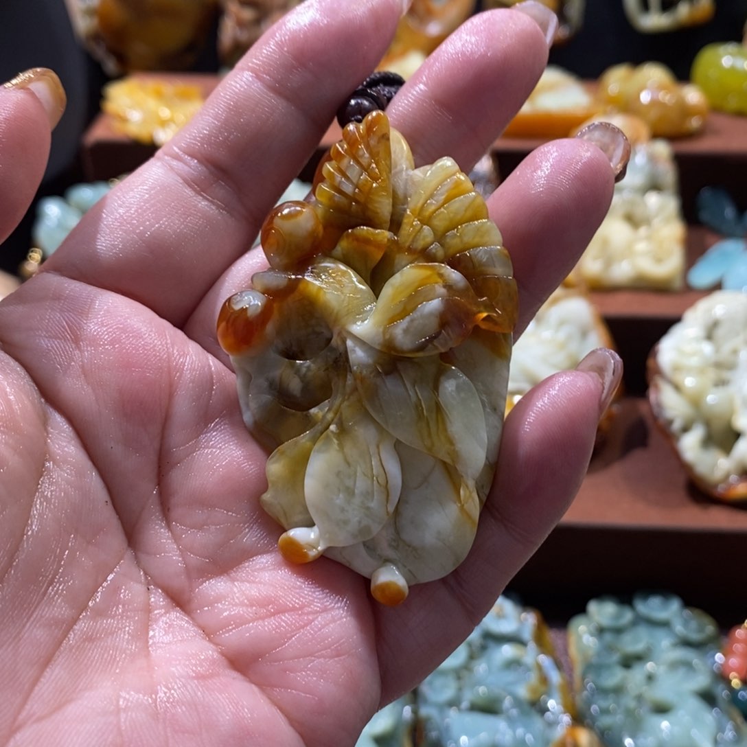 蛇纹石玉颈饰未镶嵌