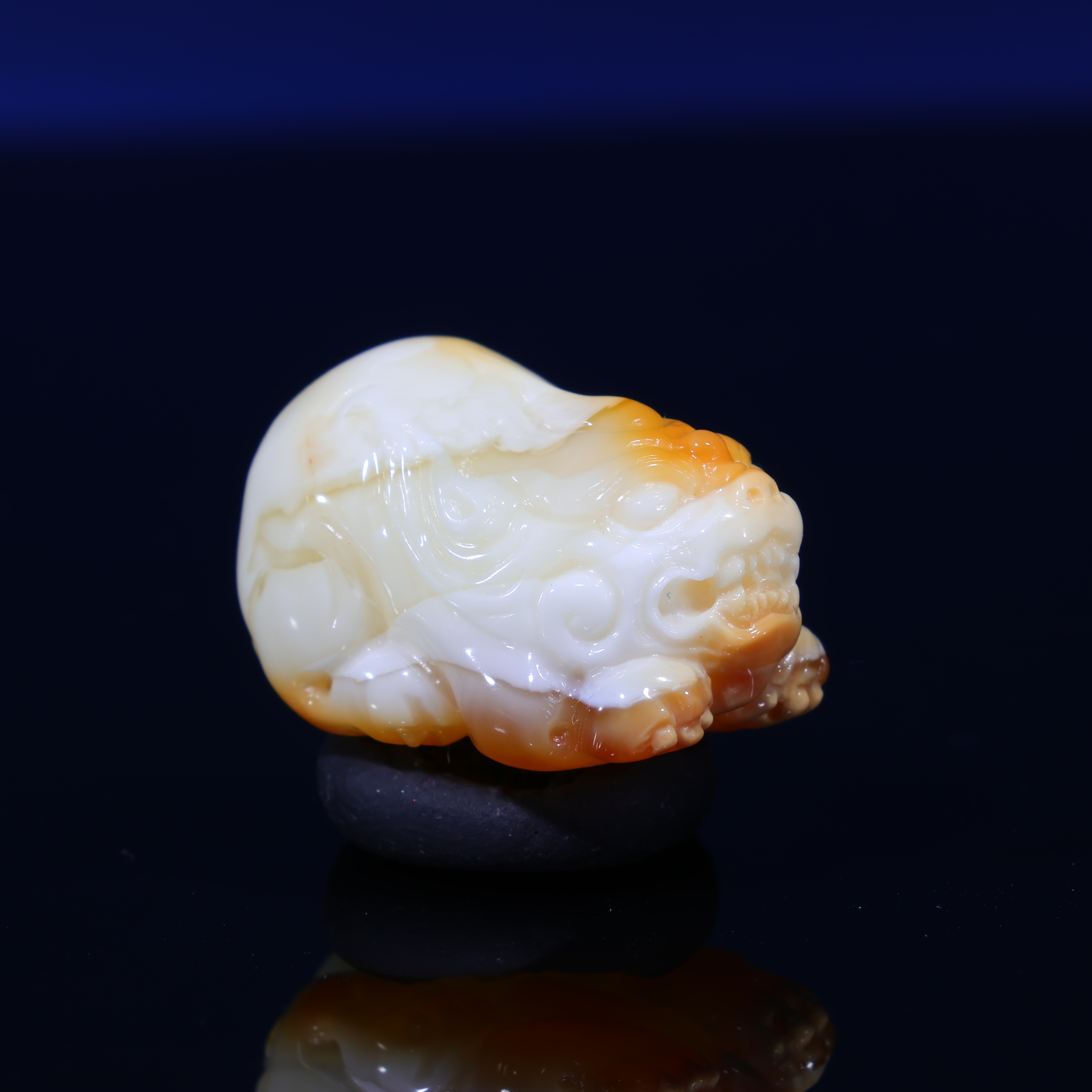 貔貅蜜蜡吊坠原矿雕刻瓷白蜡沁色侧挂件滴溜坠子蜜蜡配饰C972