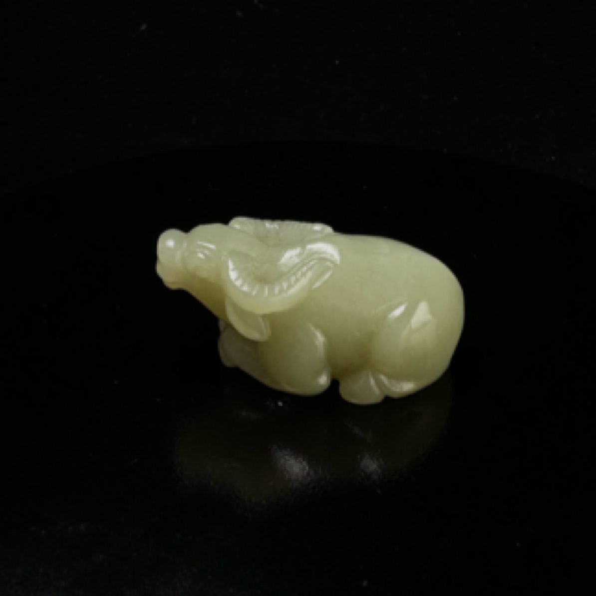 和田玉精品玉牛手把