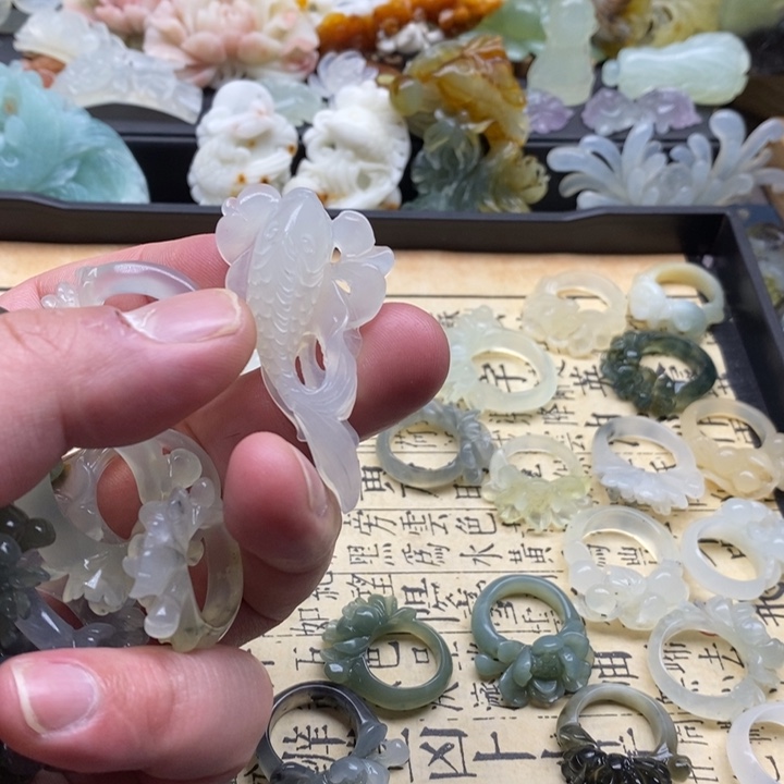 月***了蛇纹石玉合金颈饰