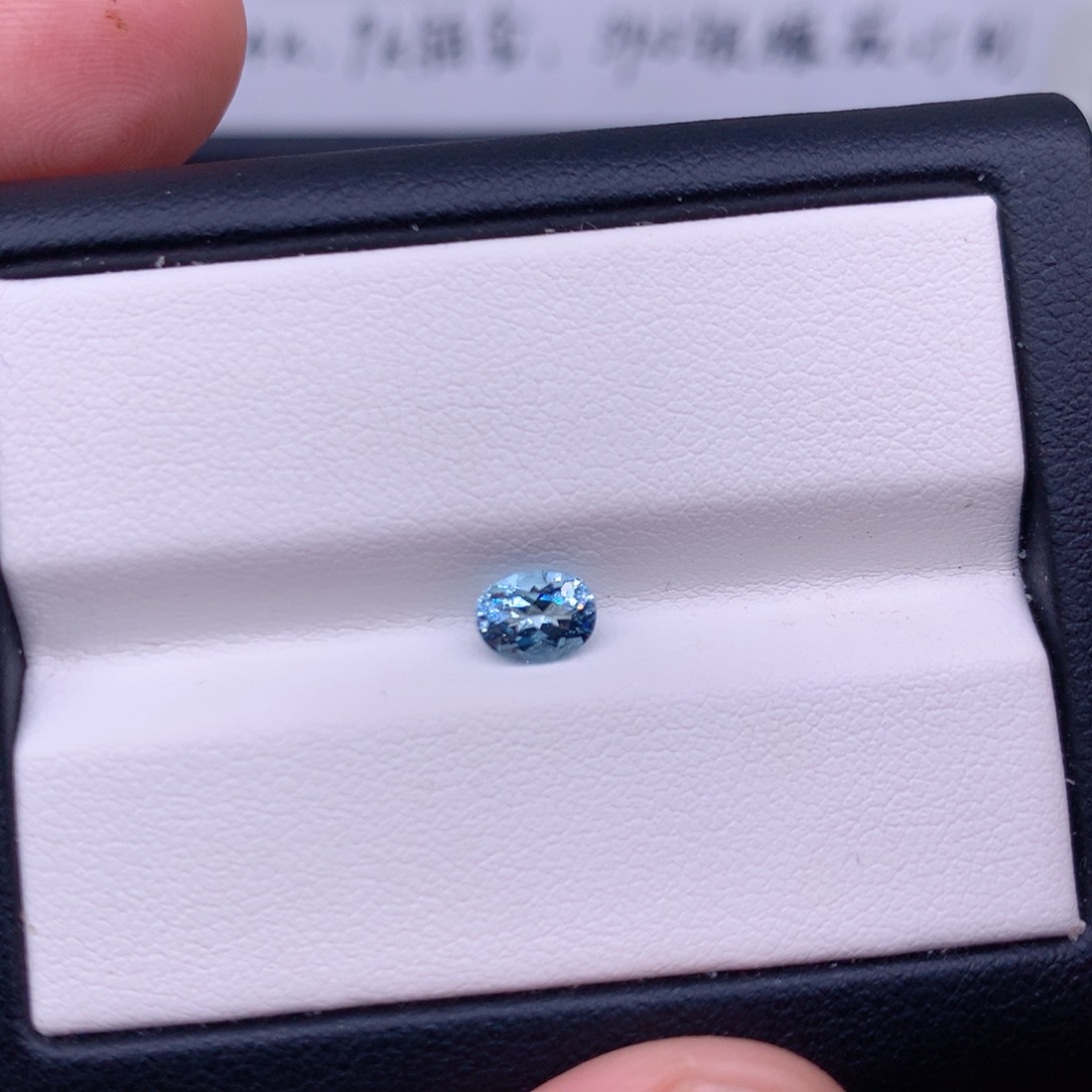 海蓝宝石裸石0.58克拉圣玛利亚色