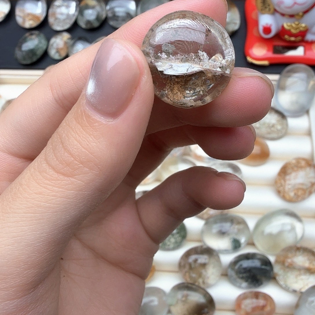 娅***i水晶未镶嵌珠宝半成品