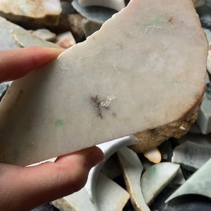 翡翠颈饰未镶嵌天然翡翠 