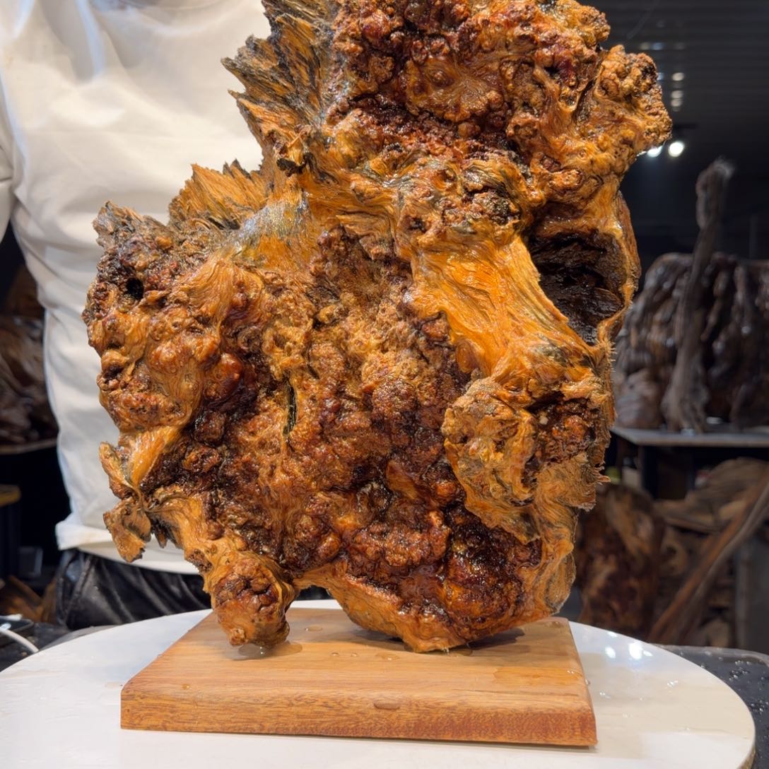 恒***柜木王一刀琥珀木摆件71