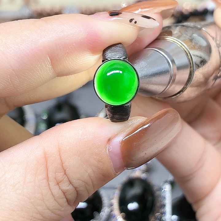 翡翠18K金镶嵌戒指