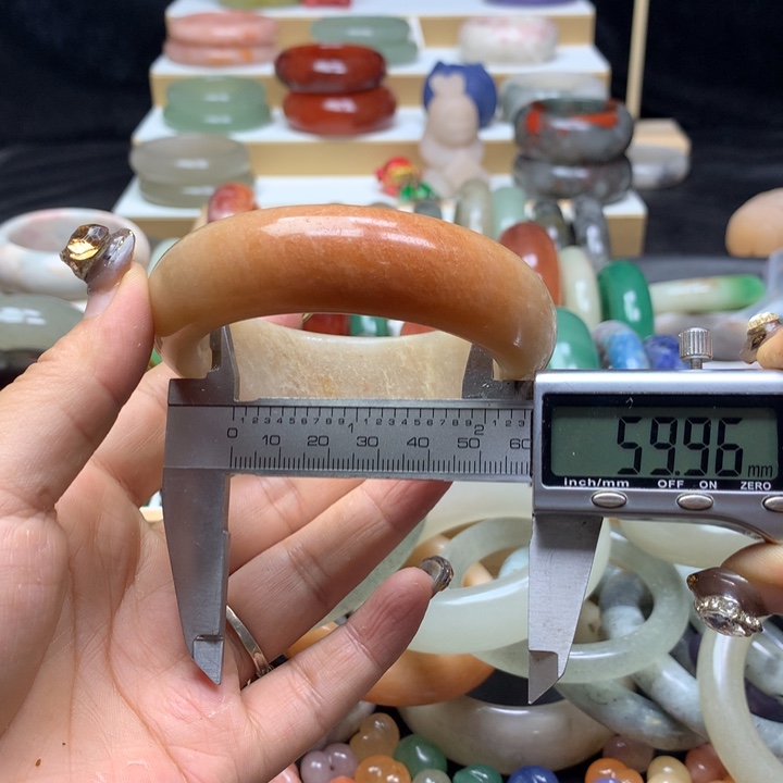 未镶嵌手镯石英质玉