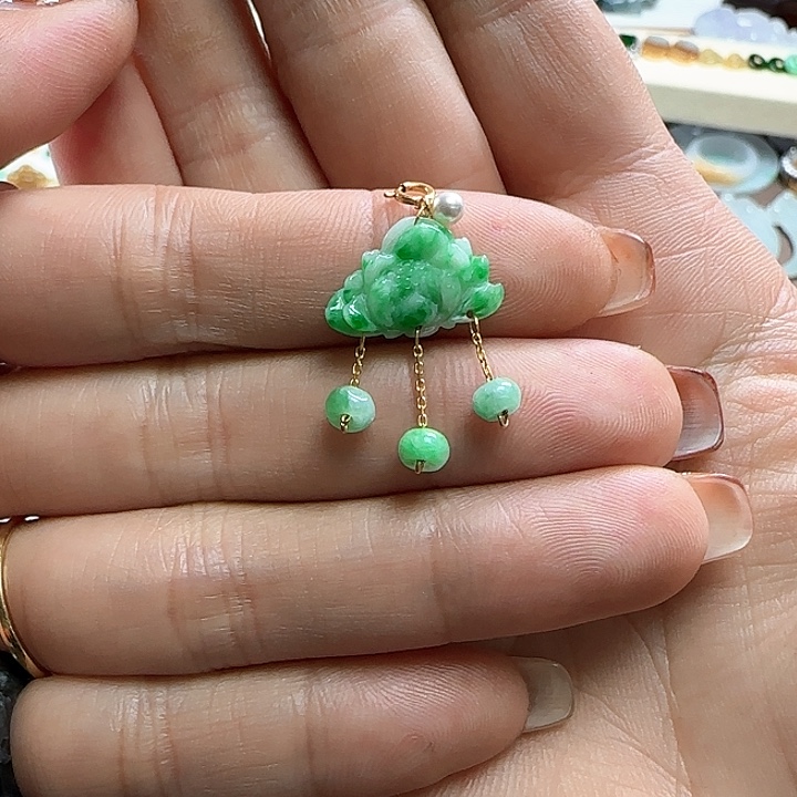 翡翠颈饰未镶嵌飘绿荷花金镶