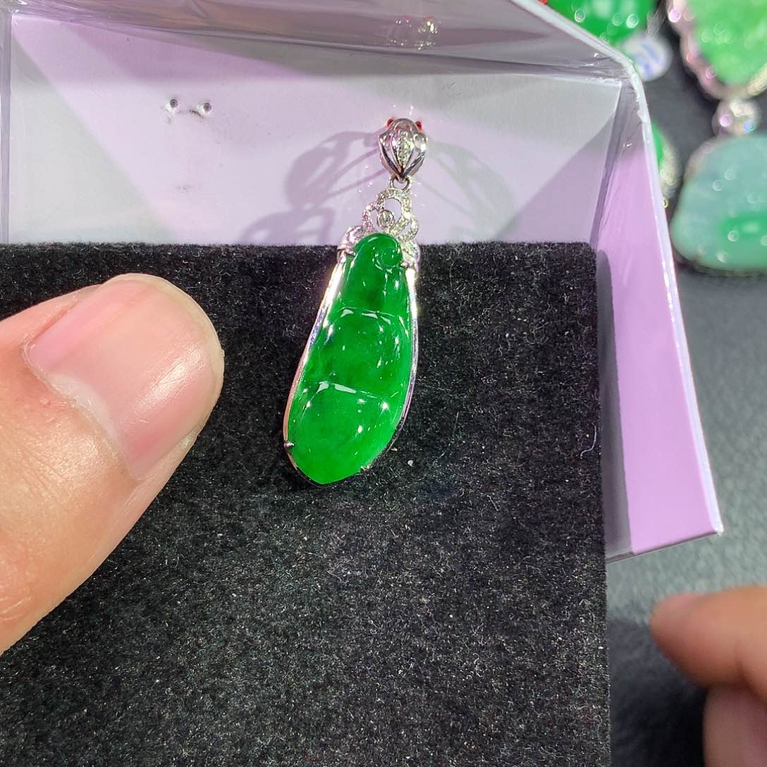 翡翠吊坠(赠链)18K金镶嵌