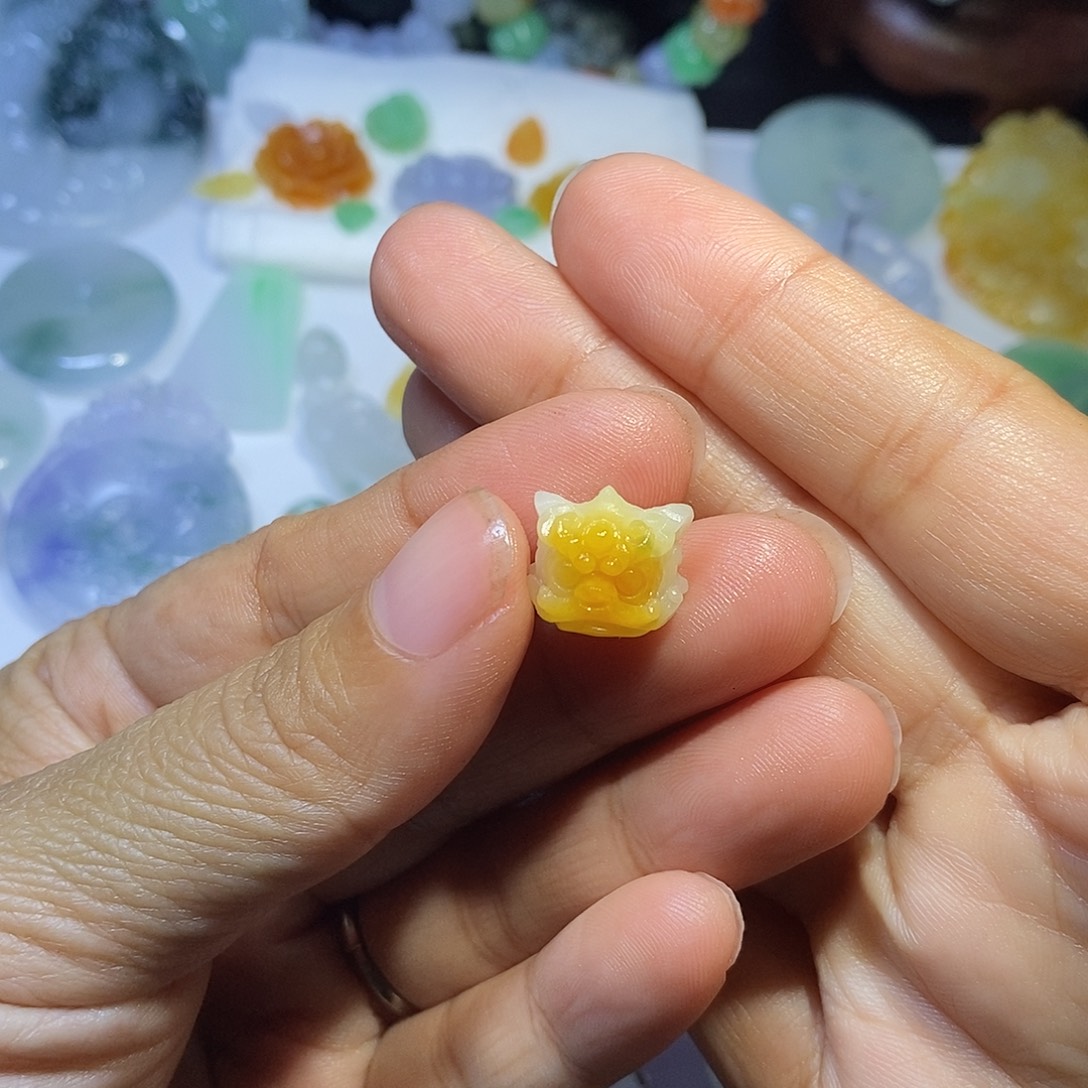 定制翡翠未镶嵌挂件