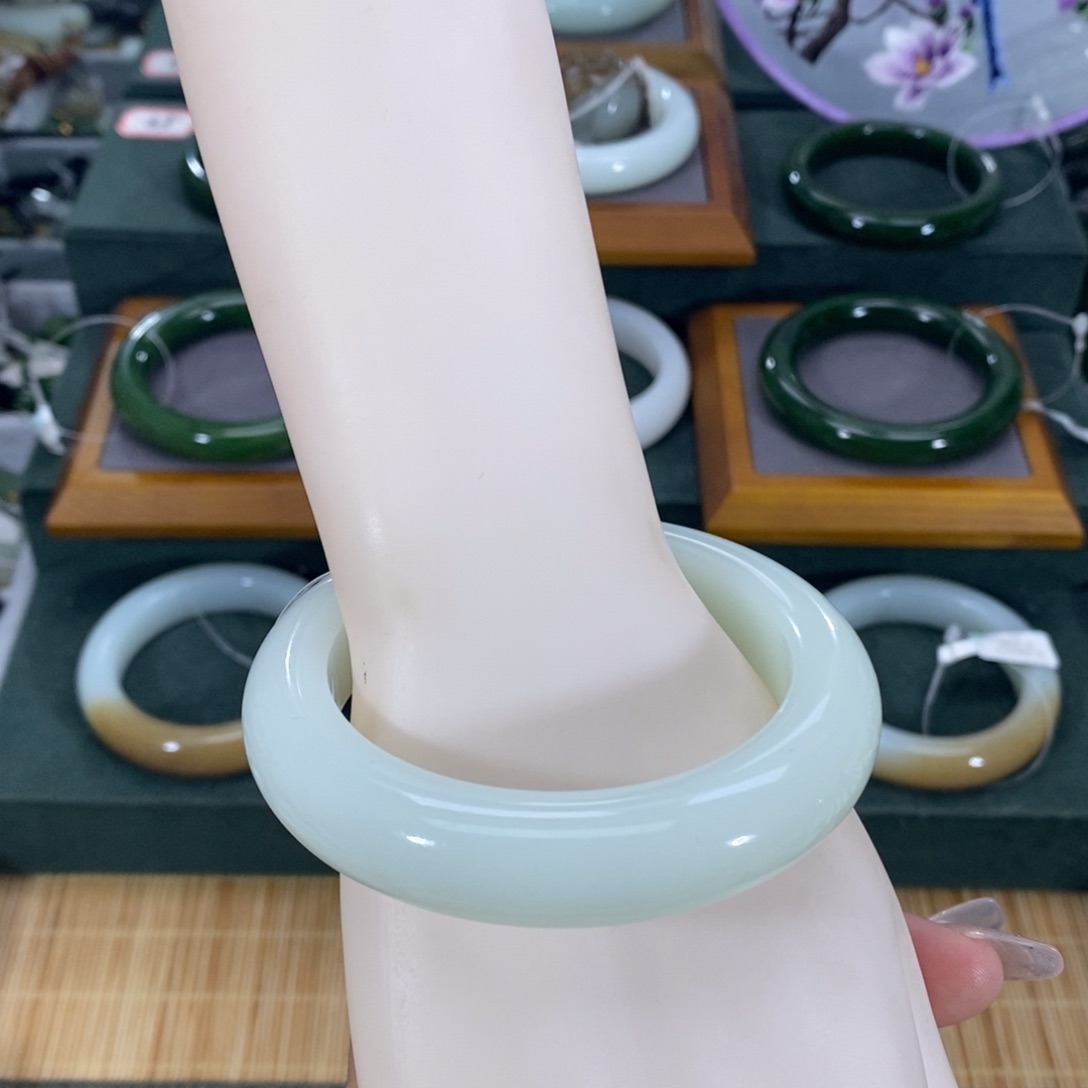 和田玉手镯未镶嵌