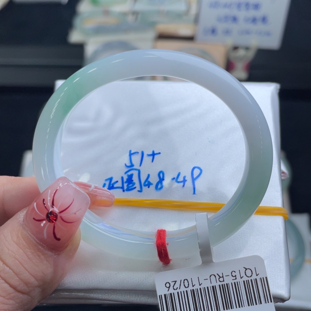 翡翠手镯未镶嵌翡翠手镯