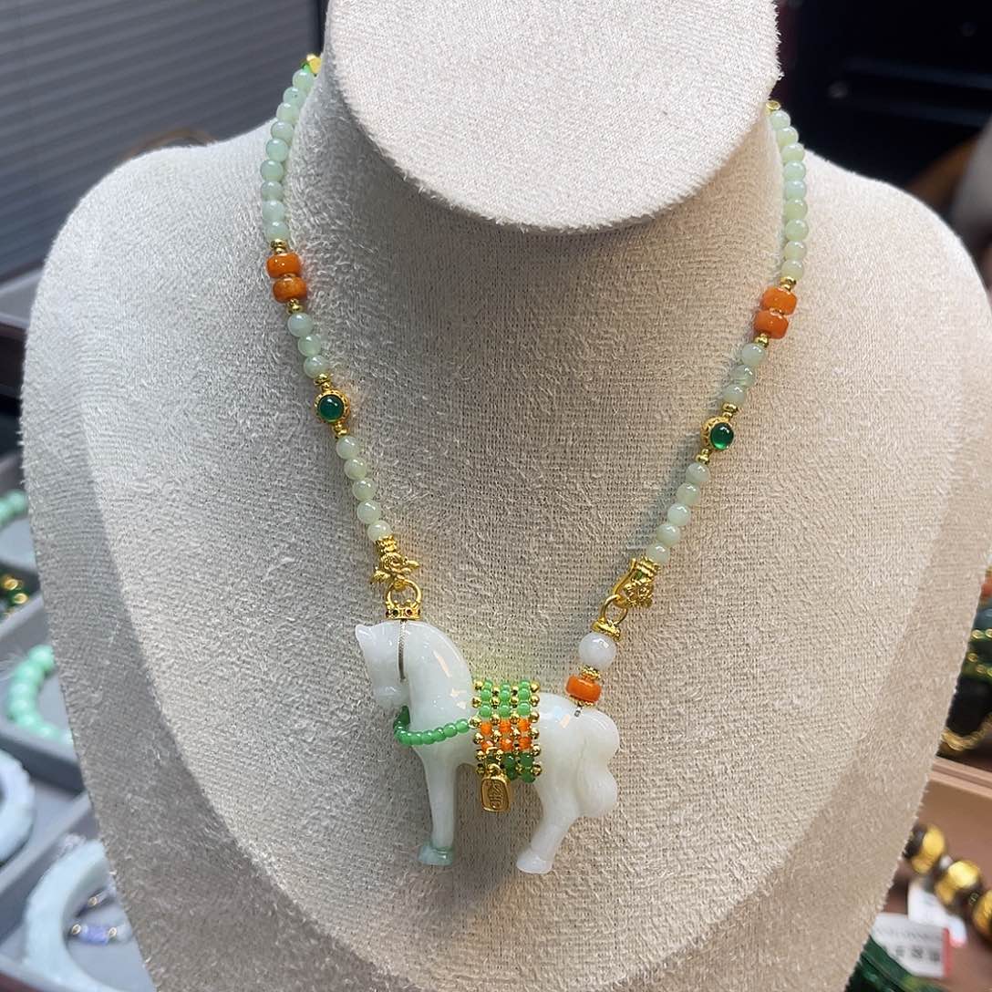 翡翠未镶嵌吊坠(赠链)炸