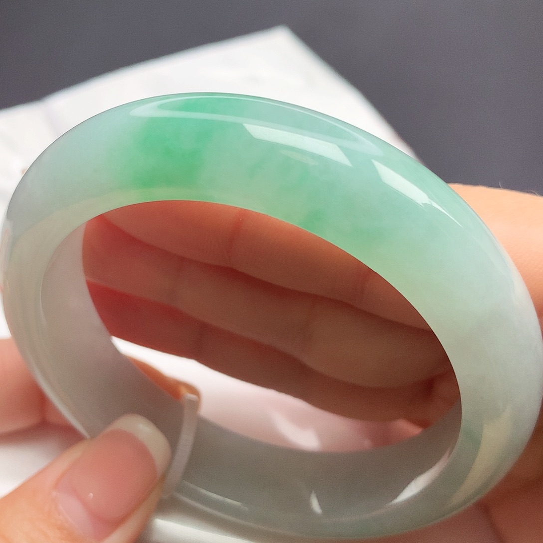 翡翠手镯未镶嵌l n n n n n n n n n