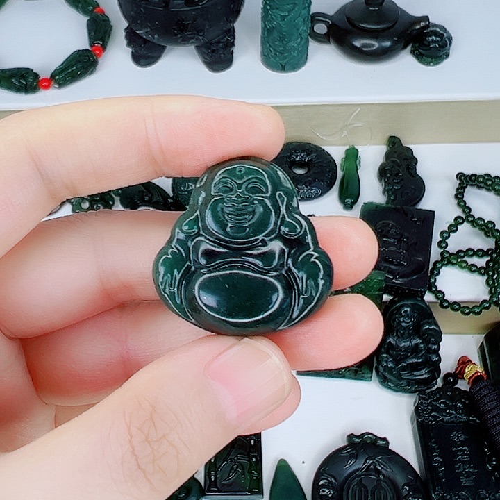 蛇纹石玉颈饰未镶嵌