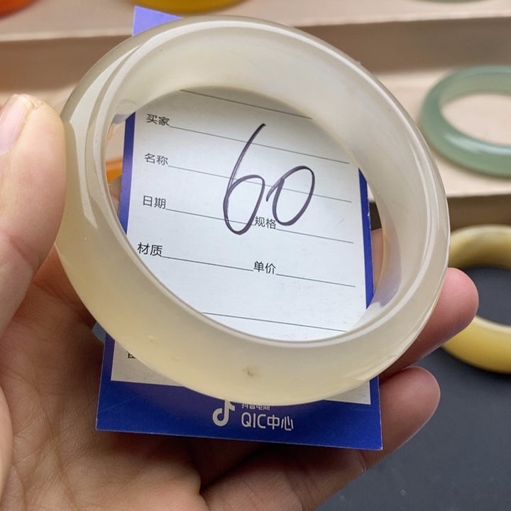 石英质玉未镶嵌手镯