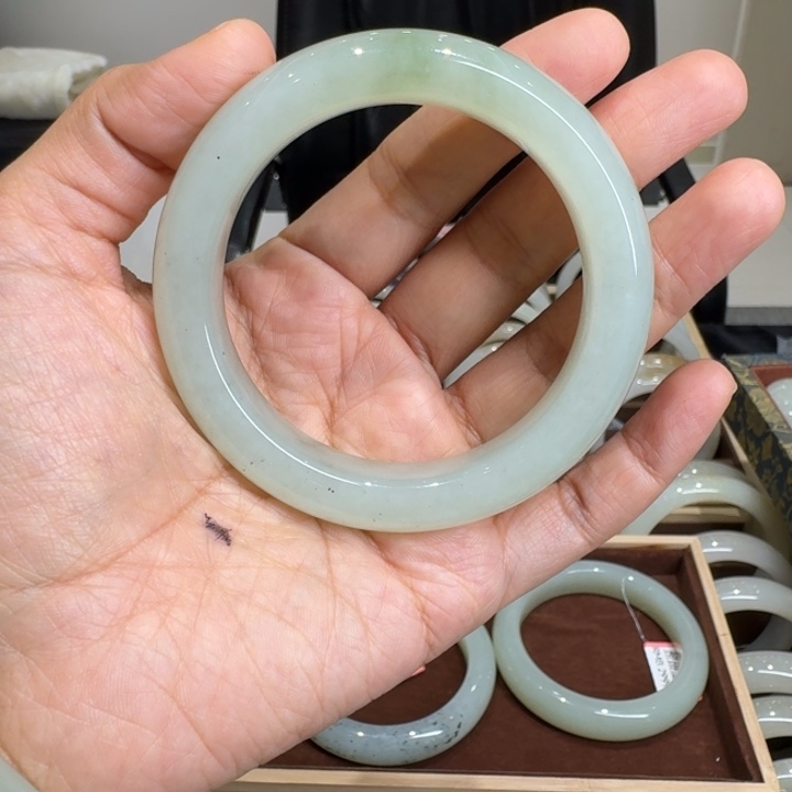 j***0和田玉（糖玉）未镶嵌手镯