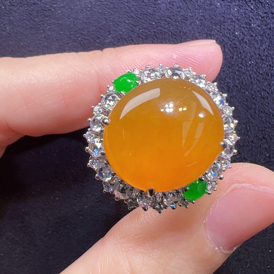 18K金镶嵌戒指翡翠戒指