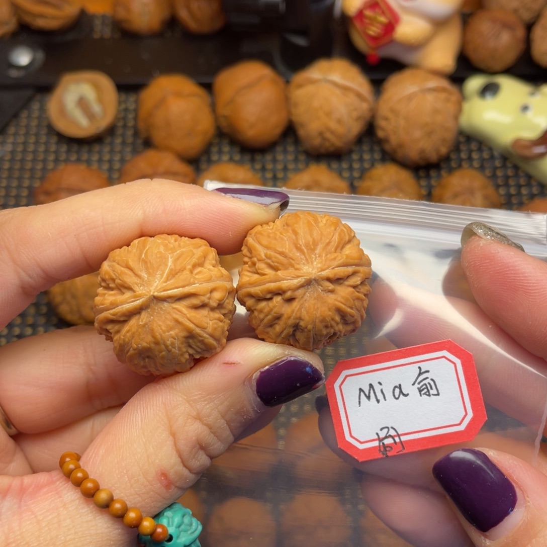 M***俞文玩核桃吊坠26尺全品闷尖蝴蝶磨盘