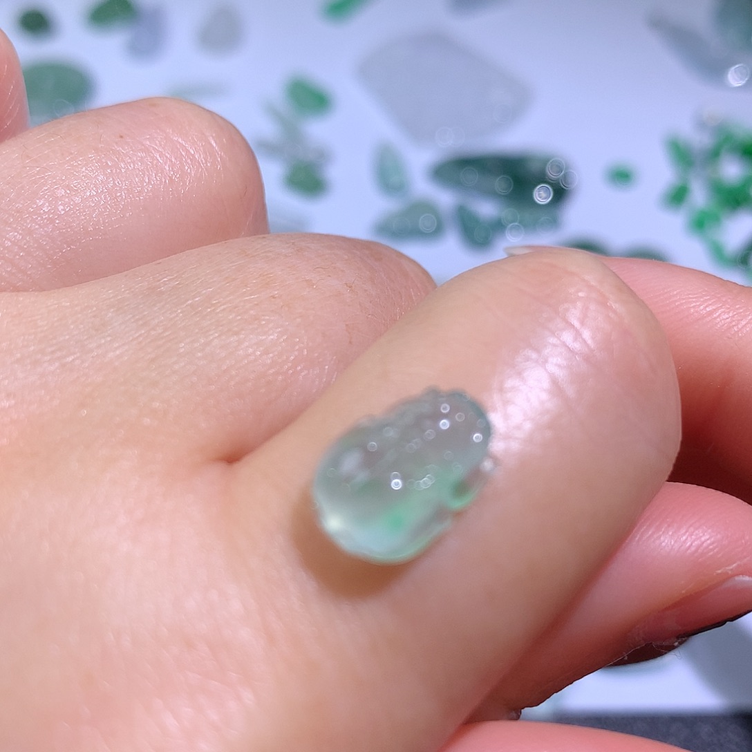 翡翠颈饰未镶嵌皮休