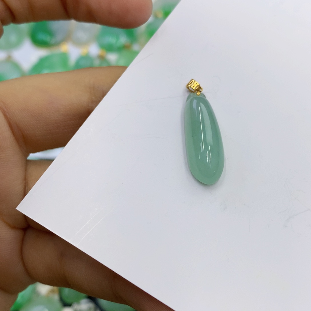 翡翠18K金镶嵌颈饰翡翠