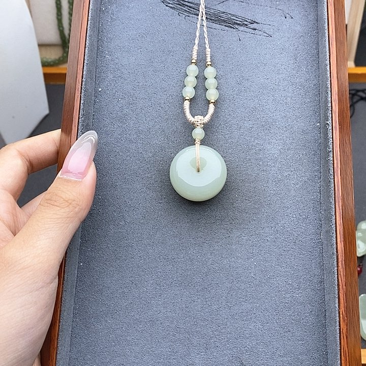 和田玉吊坠(不含链)未镶嵌