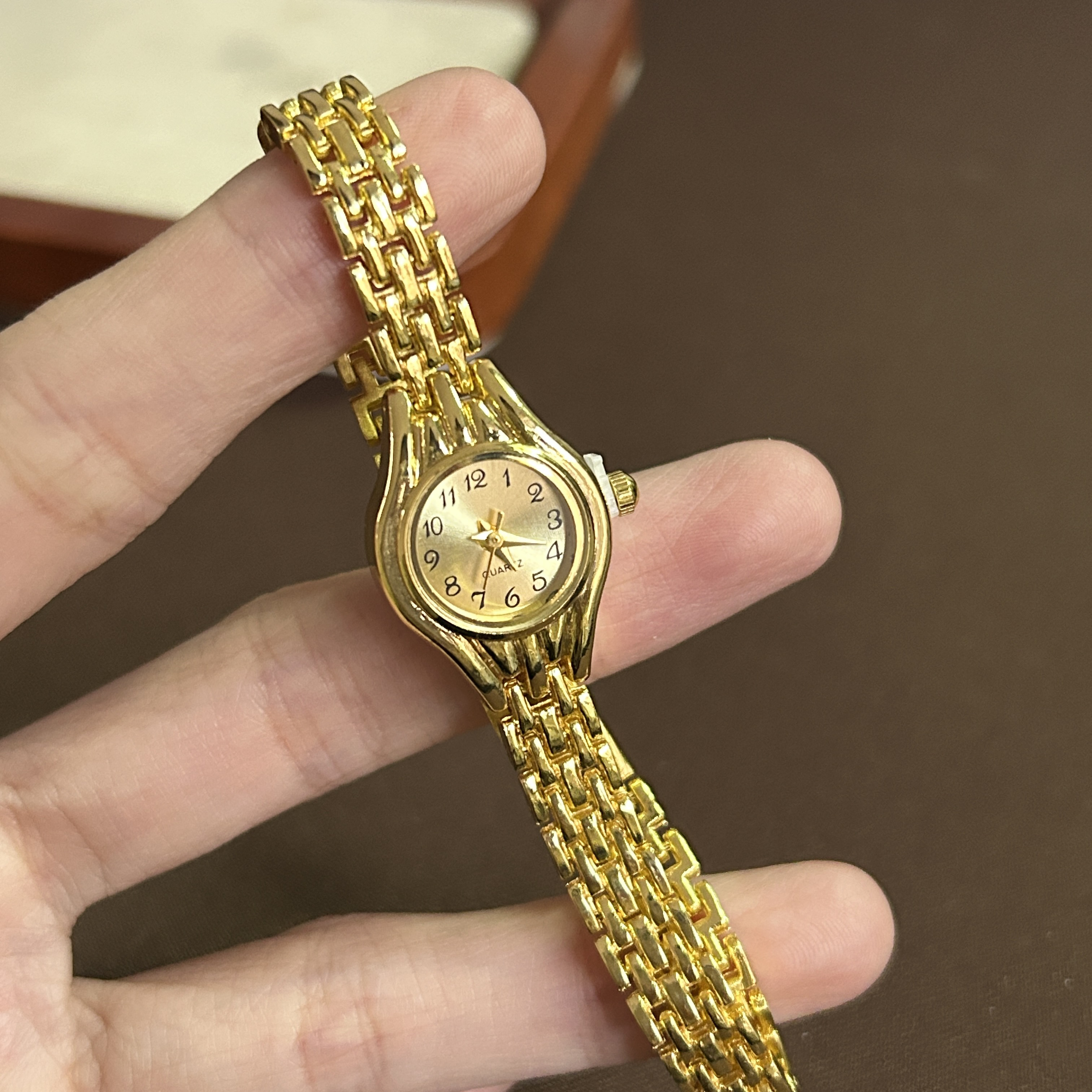 新款时尚潮表女款手链表气质女士手表手链表AC2510