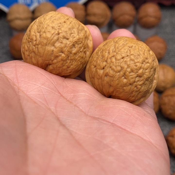 文玩核桃吊坠鱼籽纹