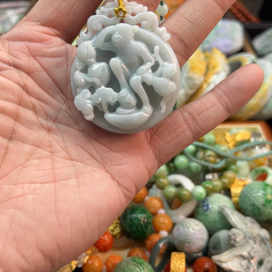 翡翠颈饰未镶嵌翡翠颈饰未镶嵌