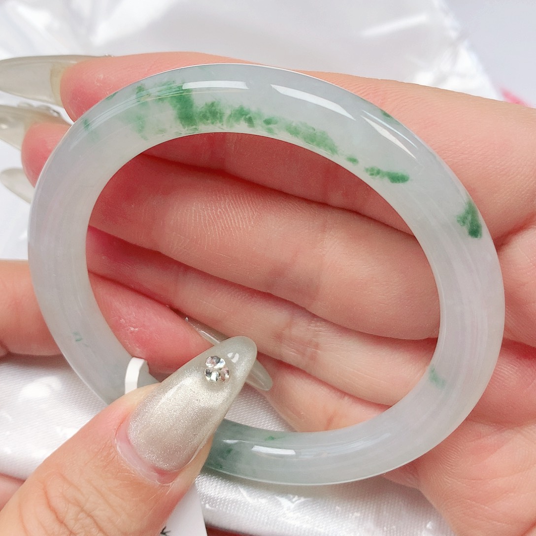 翡翠手镯未镶嵌抖音593