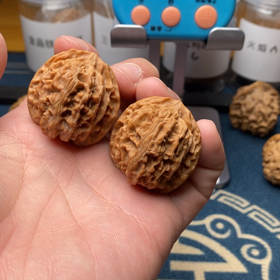 核桃把件小****?3.6cm苹果园狮子头