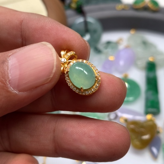 翡翠颈饰未镶嵌翡翠