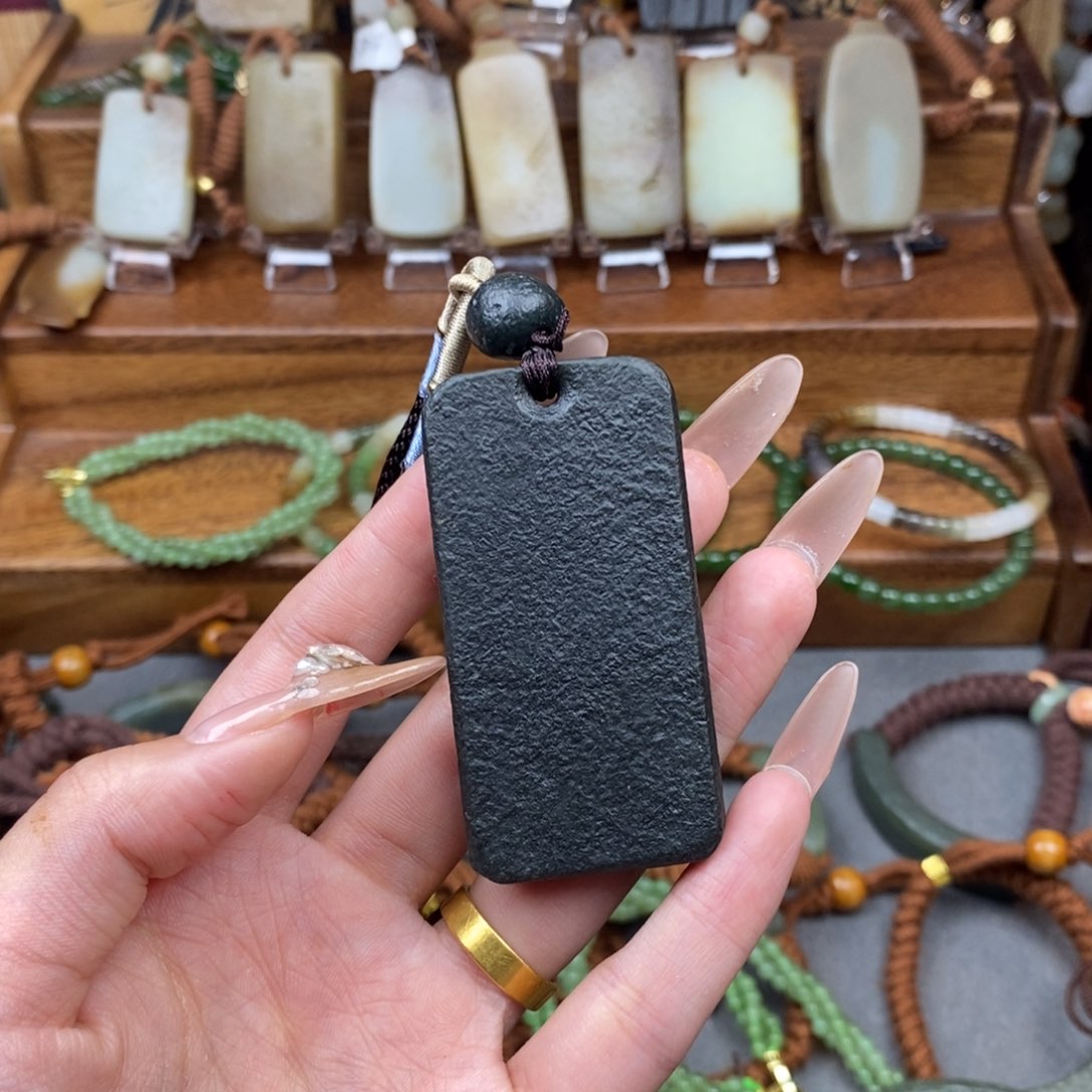 和田玉颈饰未镶嵌豆**爹