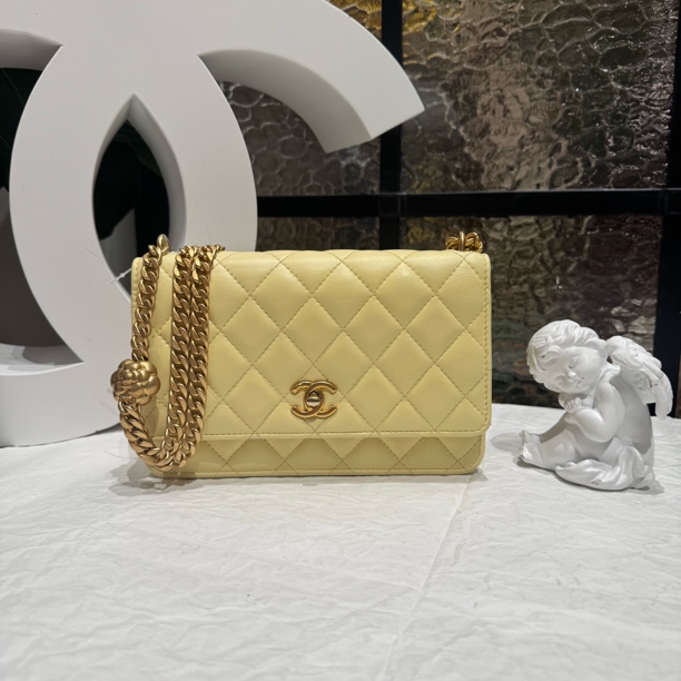 95新 Chanel/香奈儿 Chanel小鸡黄山茶花金球woc 25020015-03