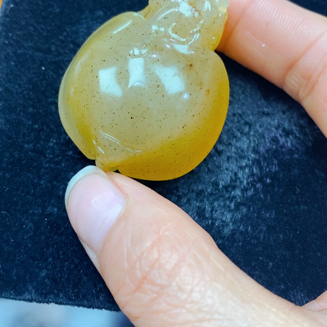 未镶嵌石英质玉（黄龙玉）颈饰