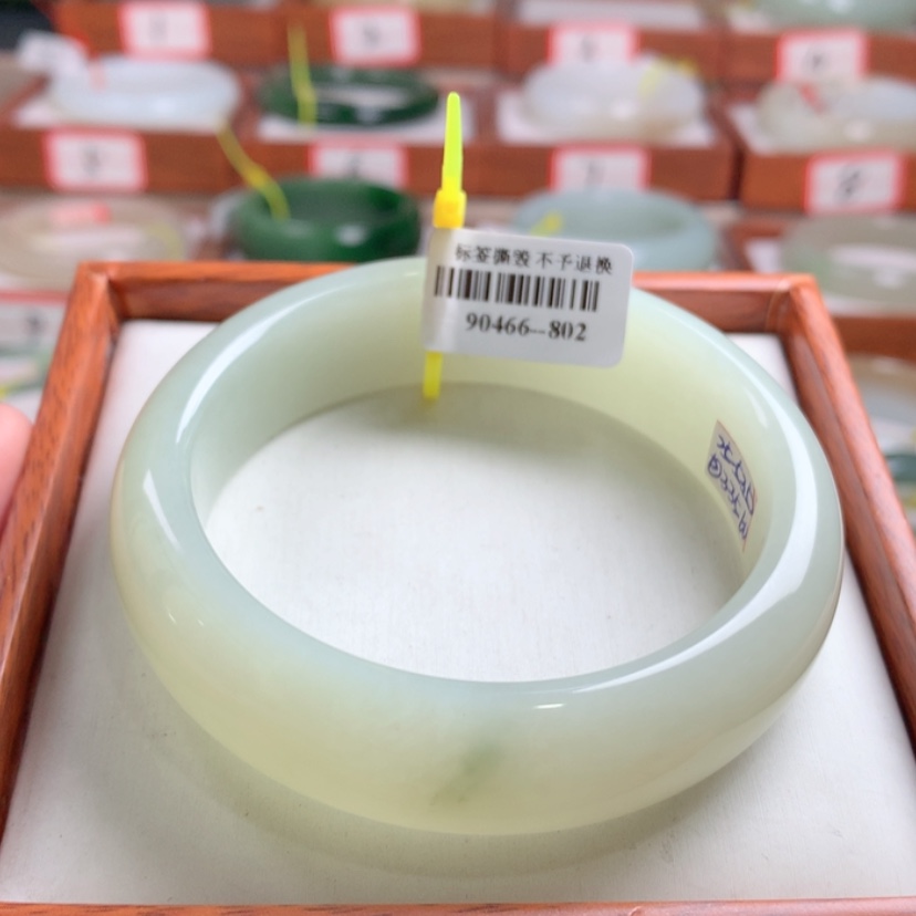 【闪购商品】和田玉手镯未镶嵌60.6