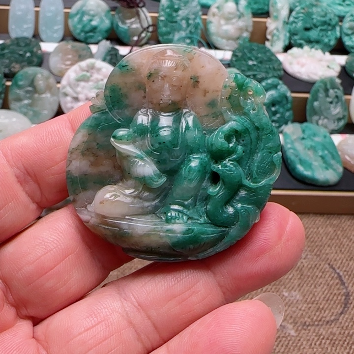 独山玉未镶嵌颈饰