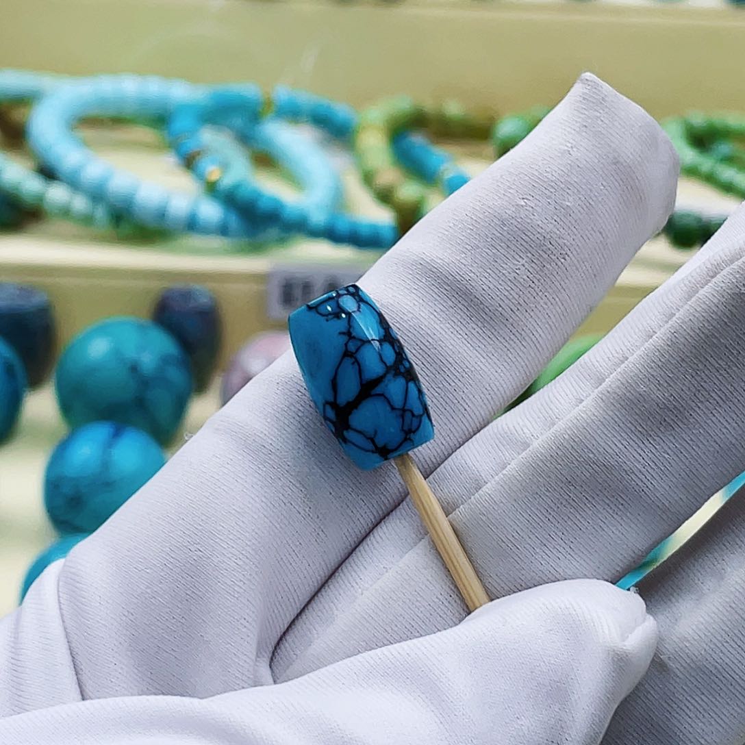 绿松石颈饰未镶嵌