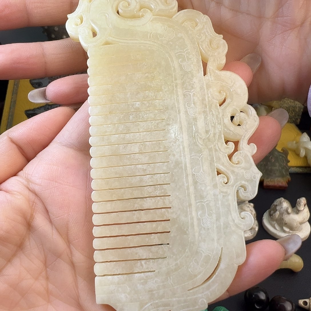 和田玉未镶嵌挂件鉴****）