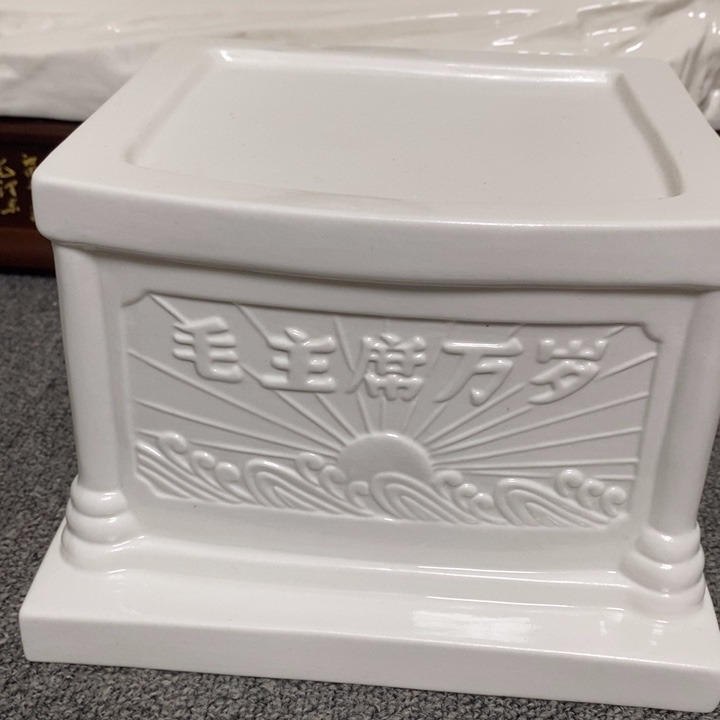 瓷片摆件家居设计中心的设计风格