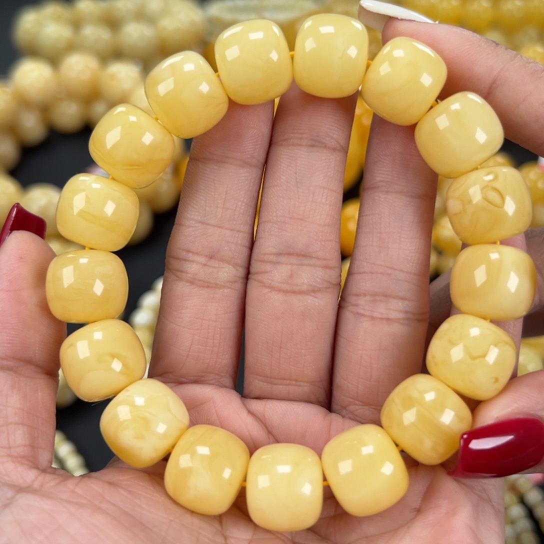 琥珀未镶嵌手链33克