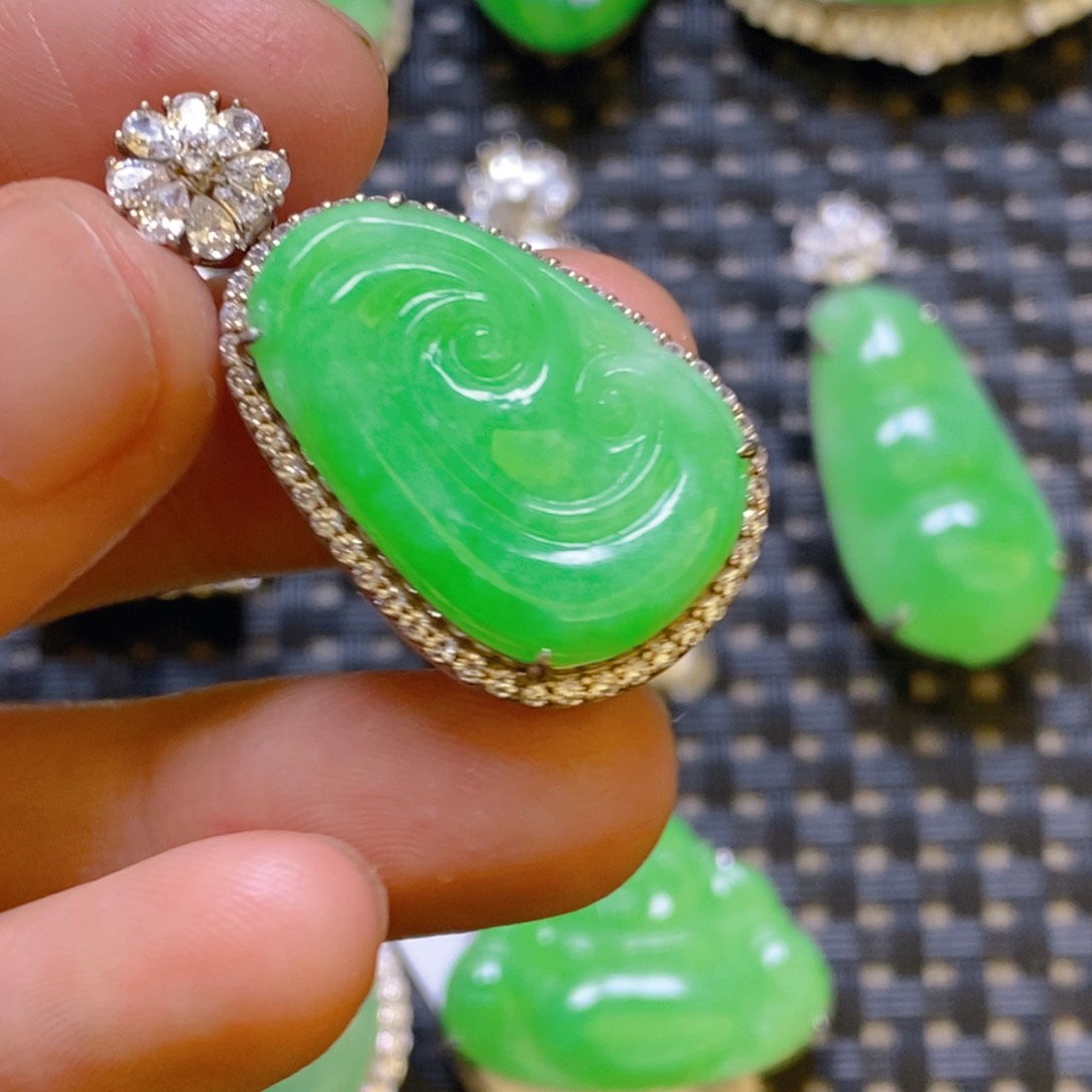 翡翠颈饰银S925镶嵌吊坠