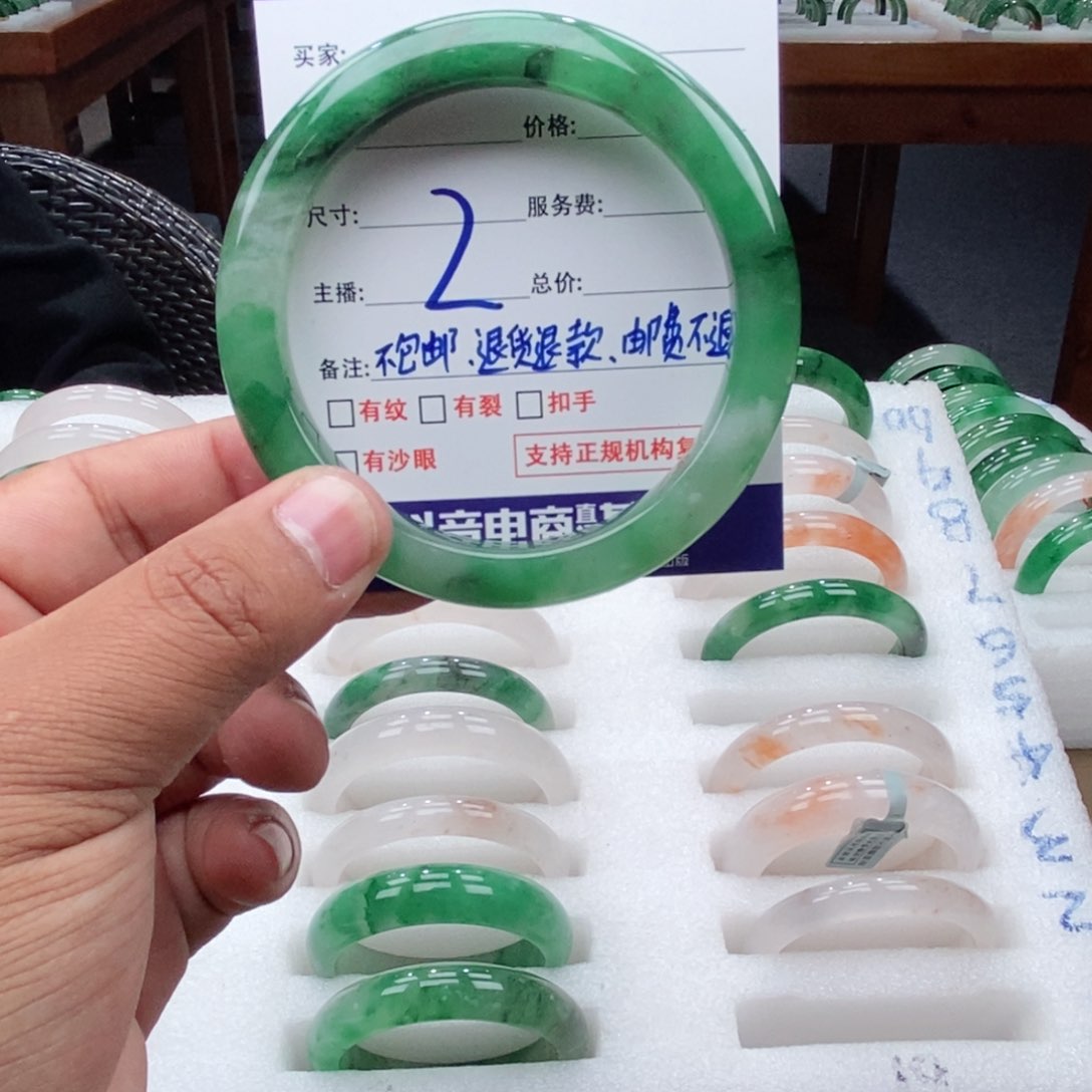 未镶嵌手镯石英质玉60+