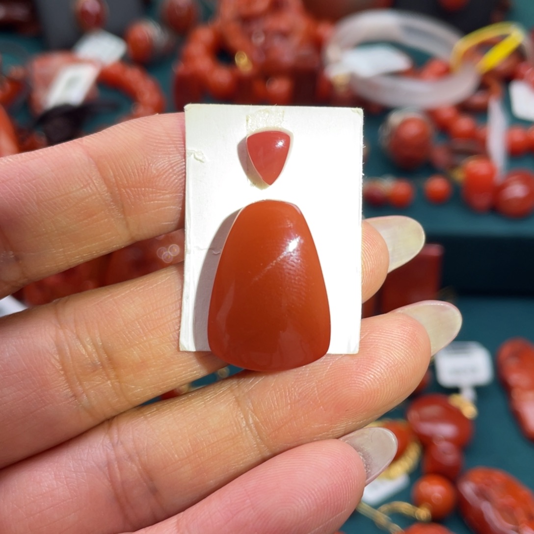 南红玛瑙未镶嵌原矿川料南红牛血红蛋面吊坠